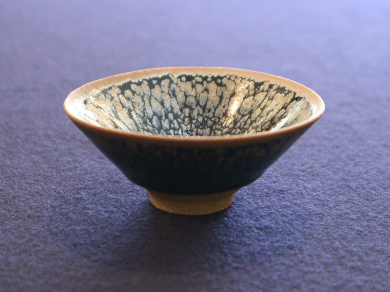 耀変油滴天目 盃 – Tohgoro Kyoto
