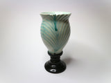 高足花器　淡緑鎬彫