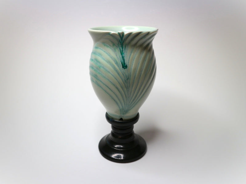 宋代青瓷高足杯、淡い緑色の脚付きカップ 高足花器 淡緑鎬彫｜お部屋を彩るうつわ｜芦田直人 – Tohgoro Kyoto