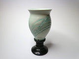 高足花器　淡緑鎬彫
