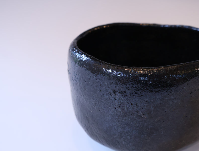 抹茶盌 黒楽｜和楽｜京焼・清水焼のうつわ 東五六 – Tohgoro Kyoto