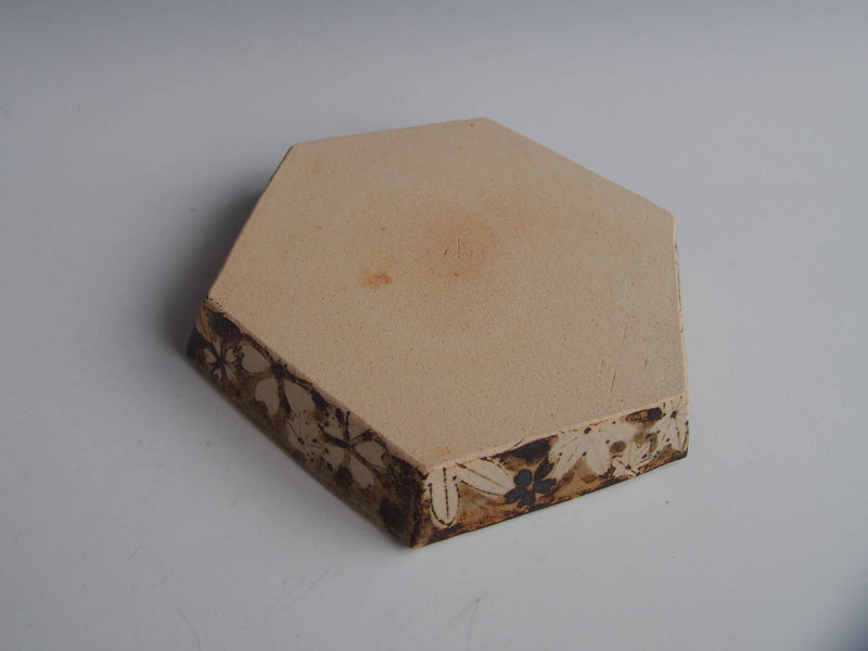 Rectangular box plate with red hishikomon